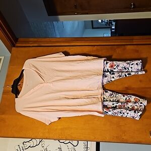 Liz Claiborne capri pajamas.  Like new.  2XL. Elastic waist. Floral print/pink.